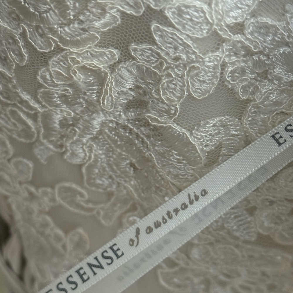 Elegant White Lace Wedding Dress - Picture 10 of 15